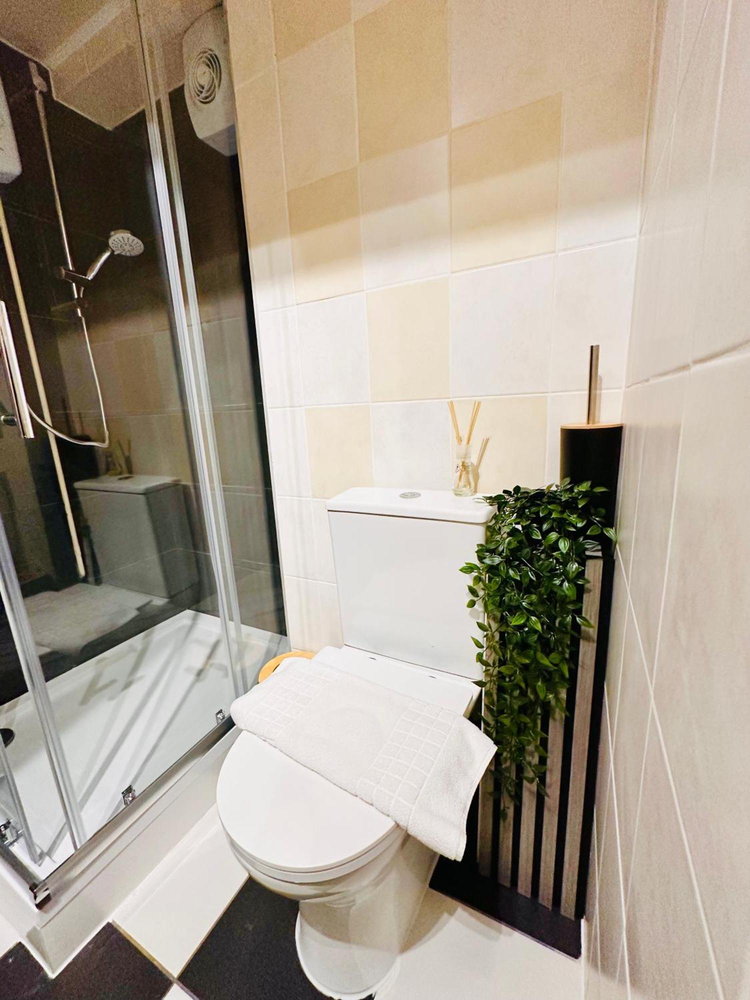 R2 - Elegant Private Room Opposite Queen Elizabeth Hospital - Harborne Birmingham Extérieur photo