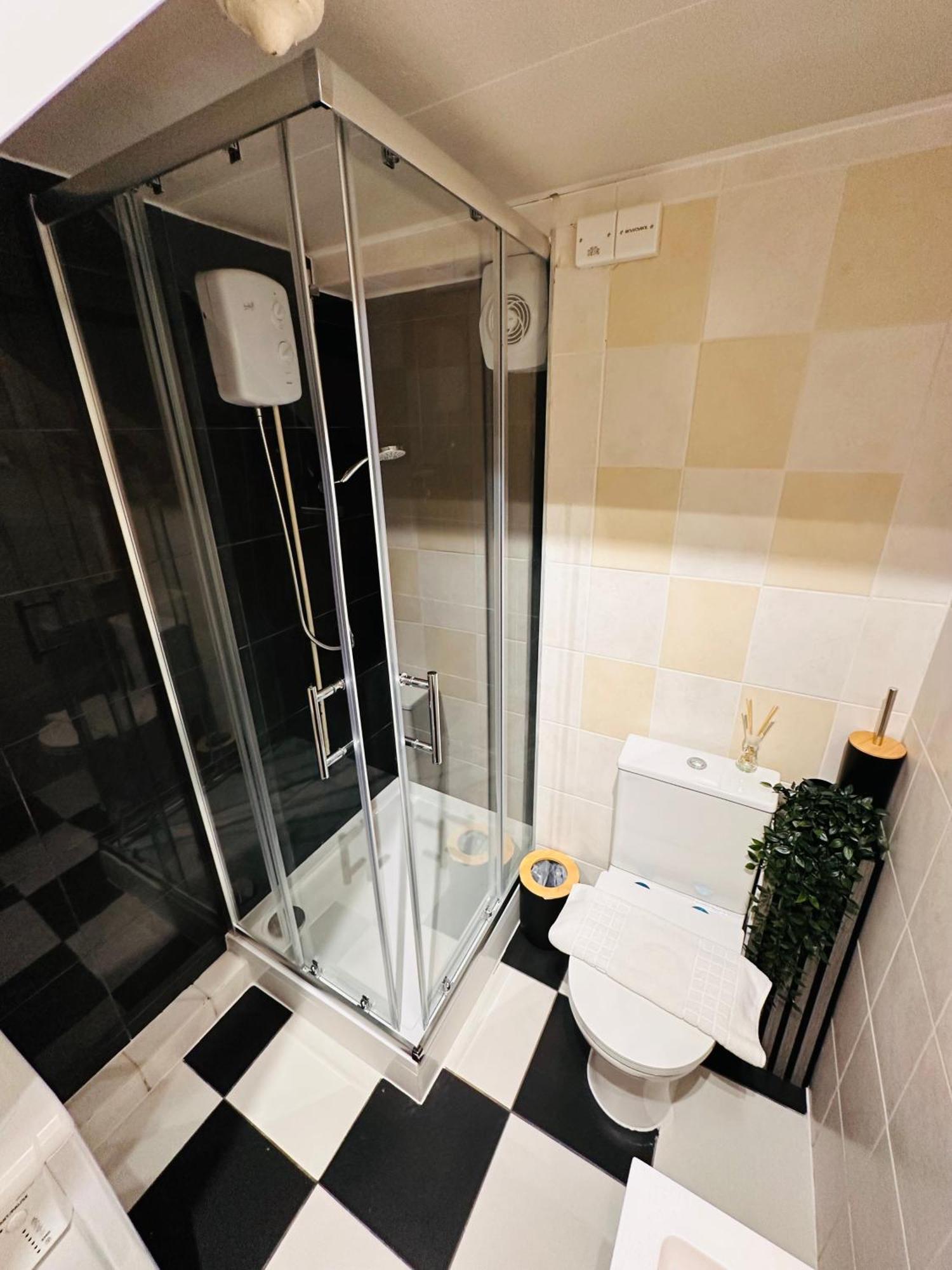 R2 - Elegant Private Room Opposite Queen Elizabeth Hospital - Harborne Birmingham Extérieur photo
