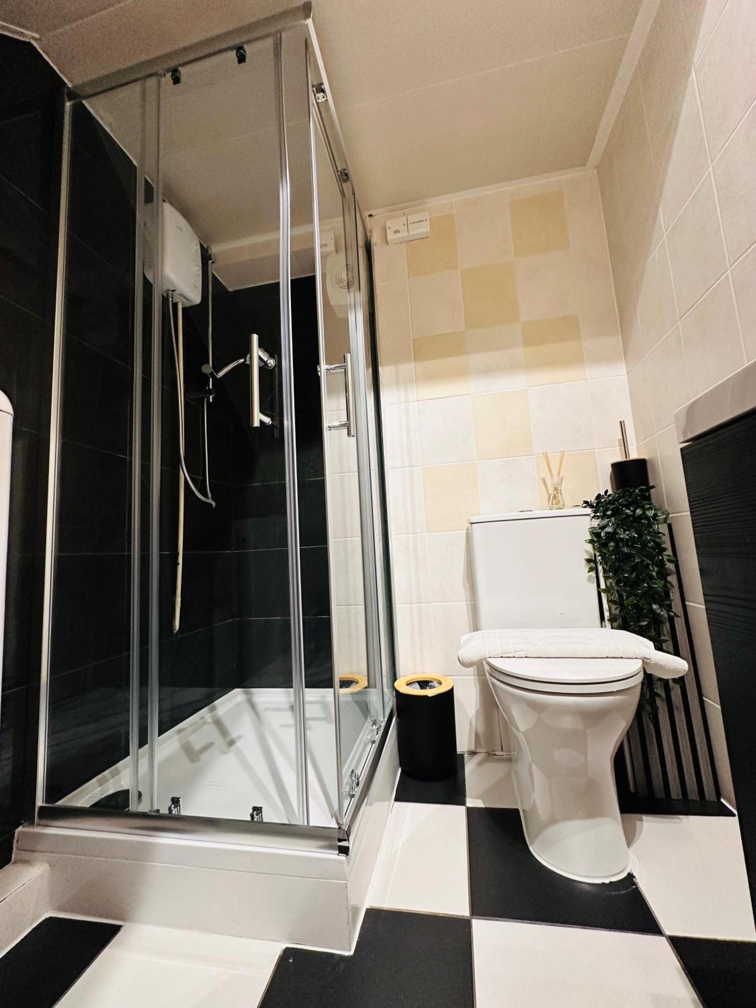 R2 - Elegant Private Room Opposite Queen Elizabeth Hospital - Harborne Birmingham Extérieur photo